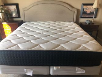 DreamCloud Memory Foam Mattress, King, Like New, Perfect Condition