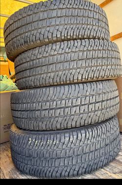 245 75 17 Michelin Tires Con 80% de Vida Las 4