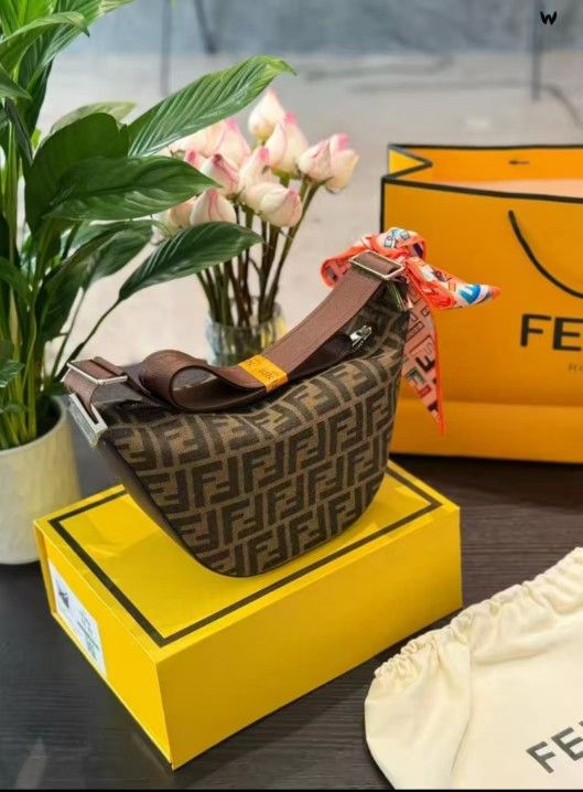 Fendi Melon Men's Crossbody Bag! Brown Calf Leather Splicing Jacquard Super Texture