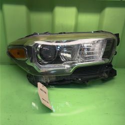 2016 2017 2018 2019 2020 2021 2022 2023 Toyota Tacoma Right Passenger Headlight OEM