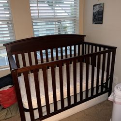 Graco Baby Crib With Mattress