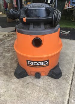 Vacuum with blower