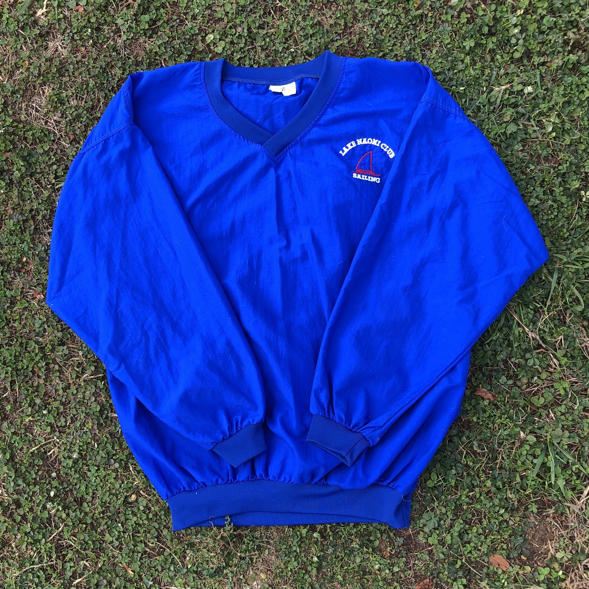 VTG 90’s Lake Naomi Sailing windbreaker Medium in size.