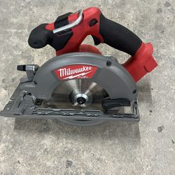 Milwuakee Fuel 6 1/2in Circular Saw 