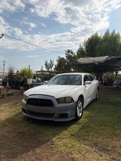 2014 Dodge Charger V6 – Clean Title