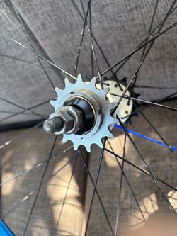 Fixed gear flippable 700 series rims