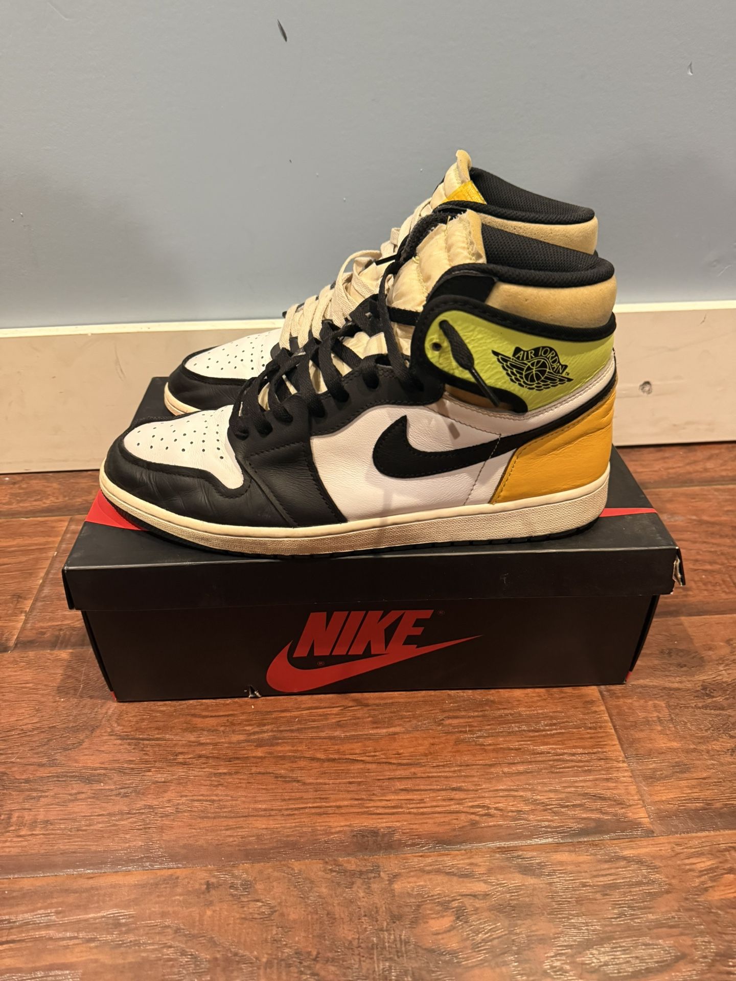 Nike Air Jordan 1 Retro High OG Volt Gold Sneakers Size 12