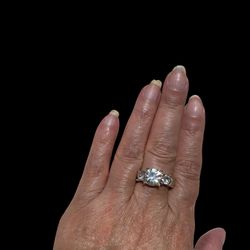 NWOT- Paparazzi Glamorous Ring With Flex Back 