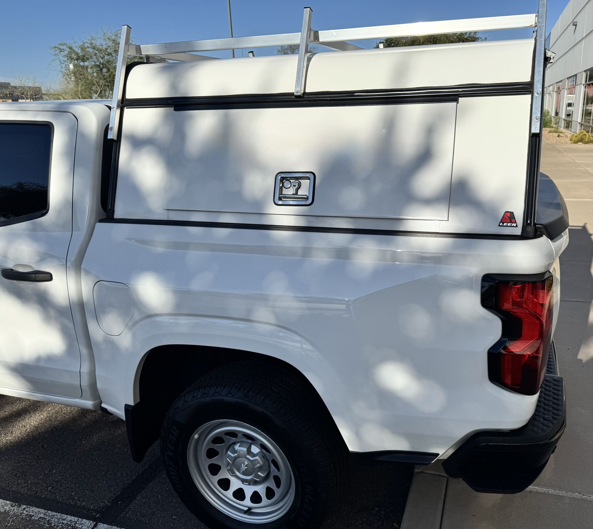2023 - 2025 Chevrolet Colorado OR GMC Canyon 5'2 New White Leer DCC Contractor truck cap