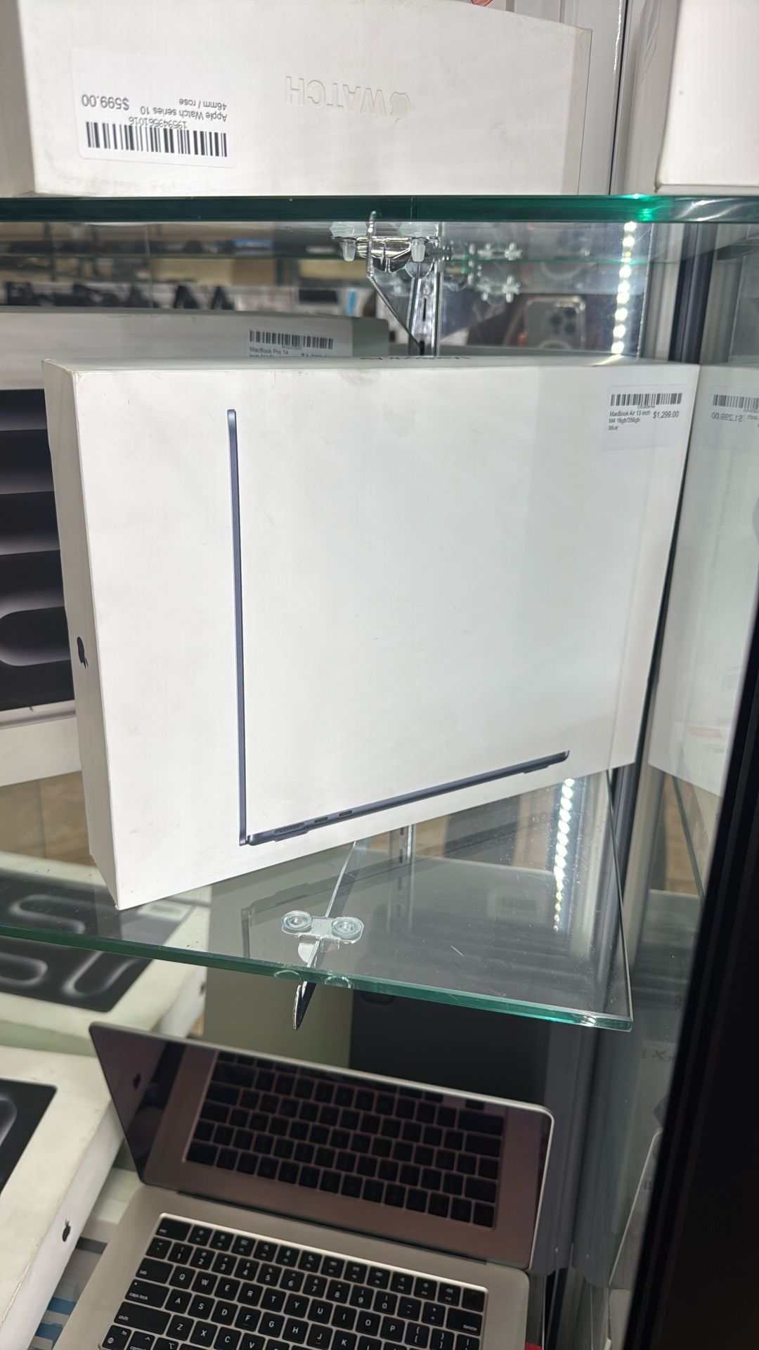 MacBook Air 13inch M4 16gb / 256gb ( Payments Available)
