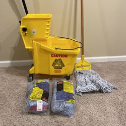 Rubbermaid Commercial Mop Bucket With Ringer And Mop for Sale in Medina, OH  - OfferUp