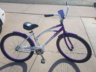 Bicycle beach cruiser 26 in good shape ready to ride with cup holder no offers no trades 75th Ave Indian School serious buyers only please $60 cash ch