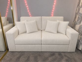 Beautiful 2-piece boneless loveseat 🤍🤍