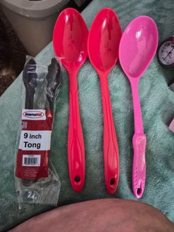 Plastic party server spoons and tongs