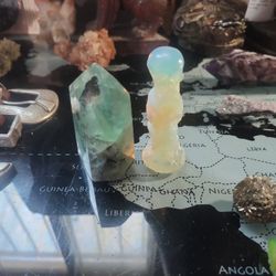 Opal Skull Statue And A Greem Flourite Crystal Both Appx4 In Tall 