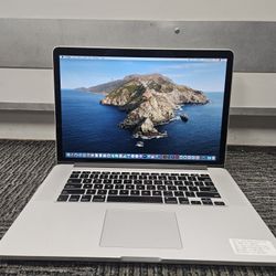 Apple Macbook Pro 15" Retina Quad Core I7 Laptop 16 GB RA. 512 GB SSD