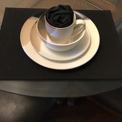 PFALTZGRAFF 16 Piece Dinnerware Set