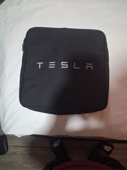 Tesla Universal EV  charger /with bag
