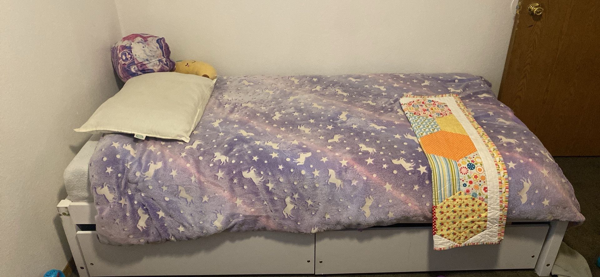 Twin Bed With 2 Drawers