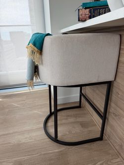 2 Barstools