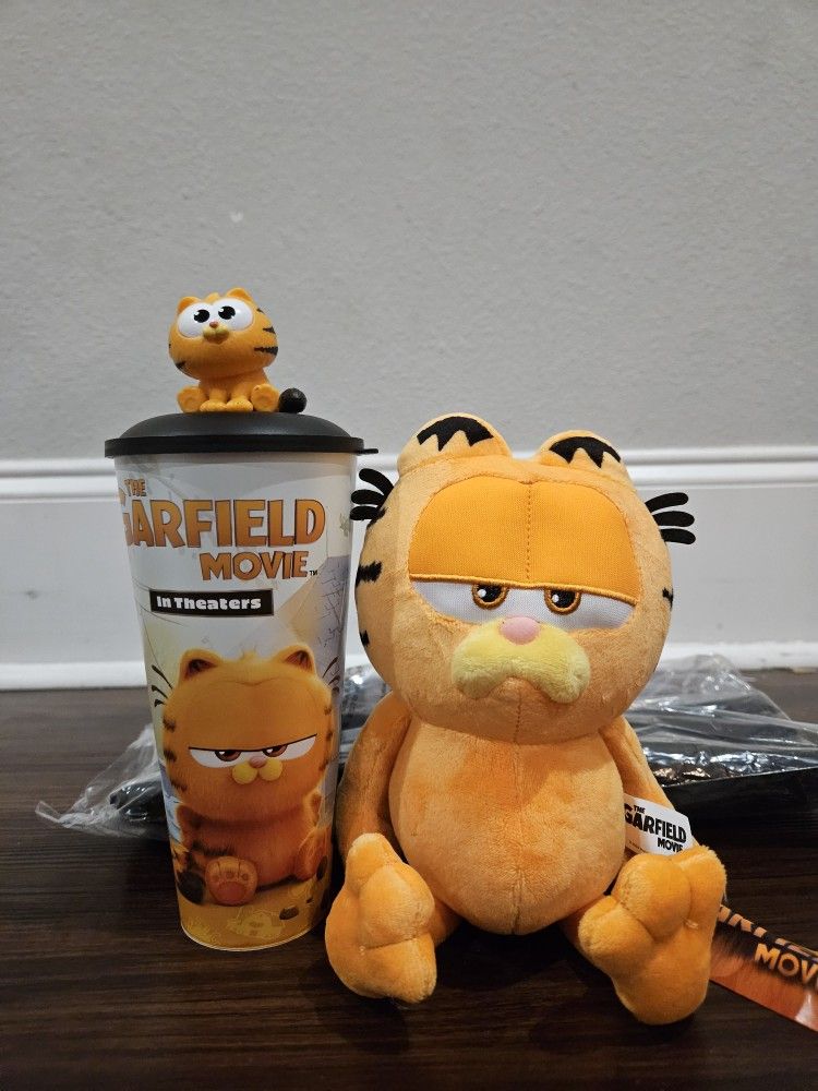 Amc Garfield Stuffed Toy With Cup And Toy And Lid