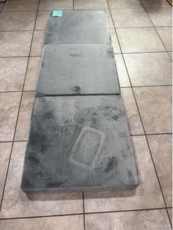 Foldable memory foam mattress