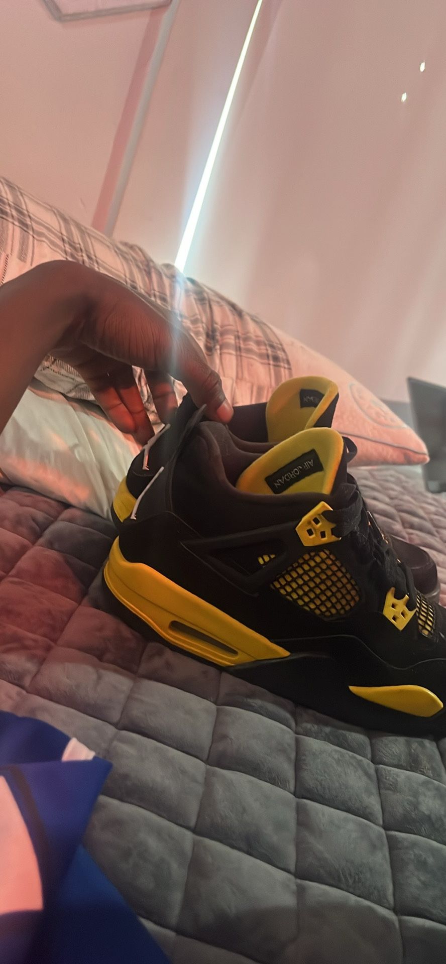 Air Jordan Yellow Thunders