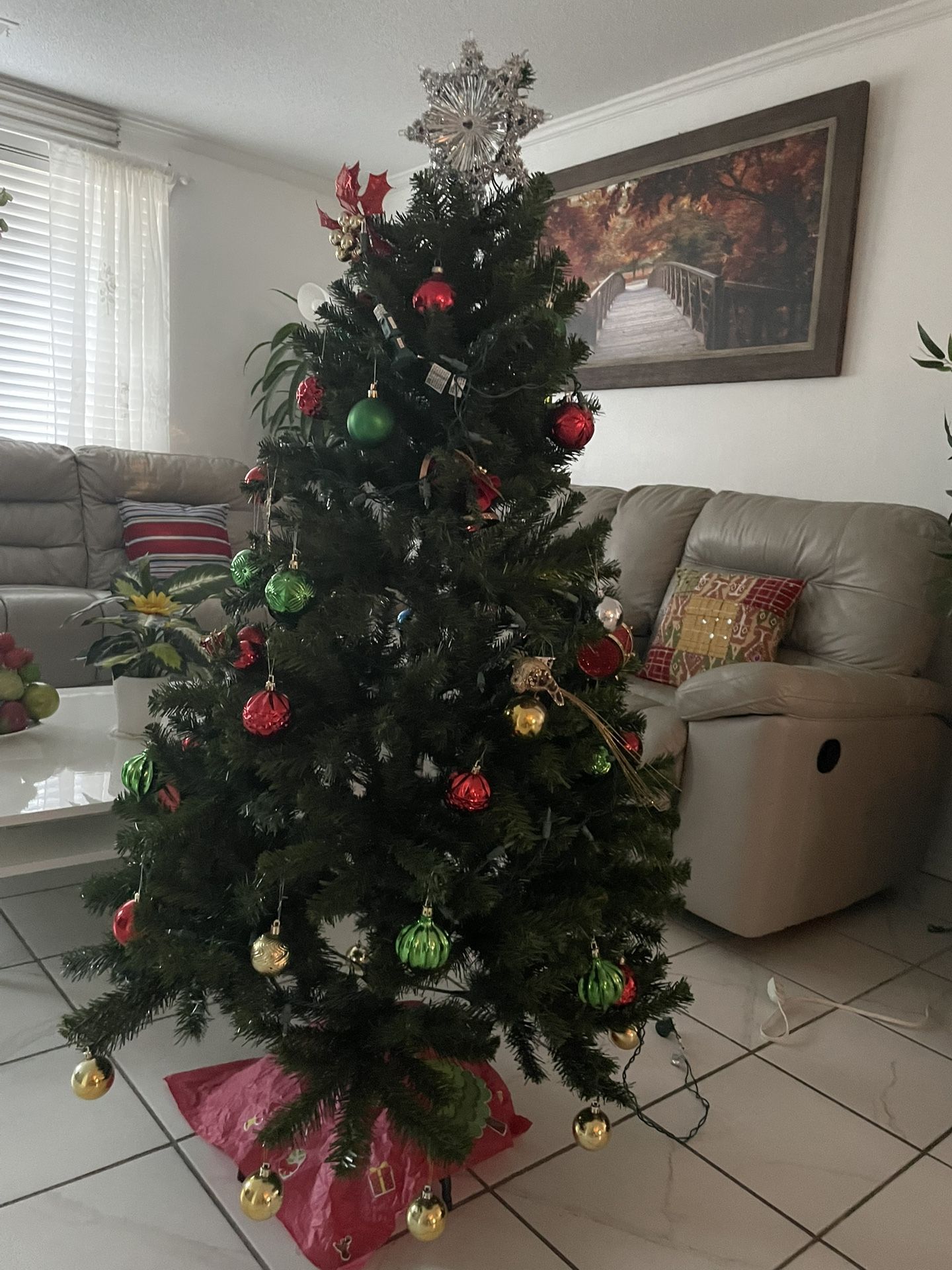 Christmas Tree Come With Decorations 6ft