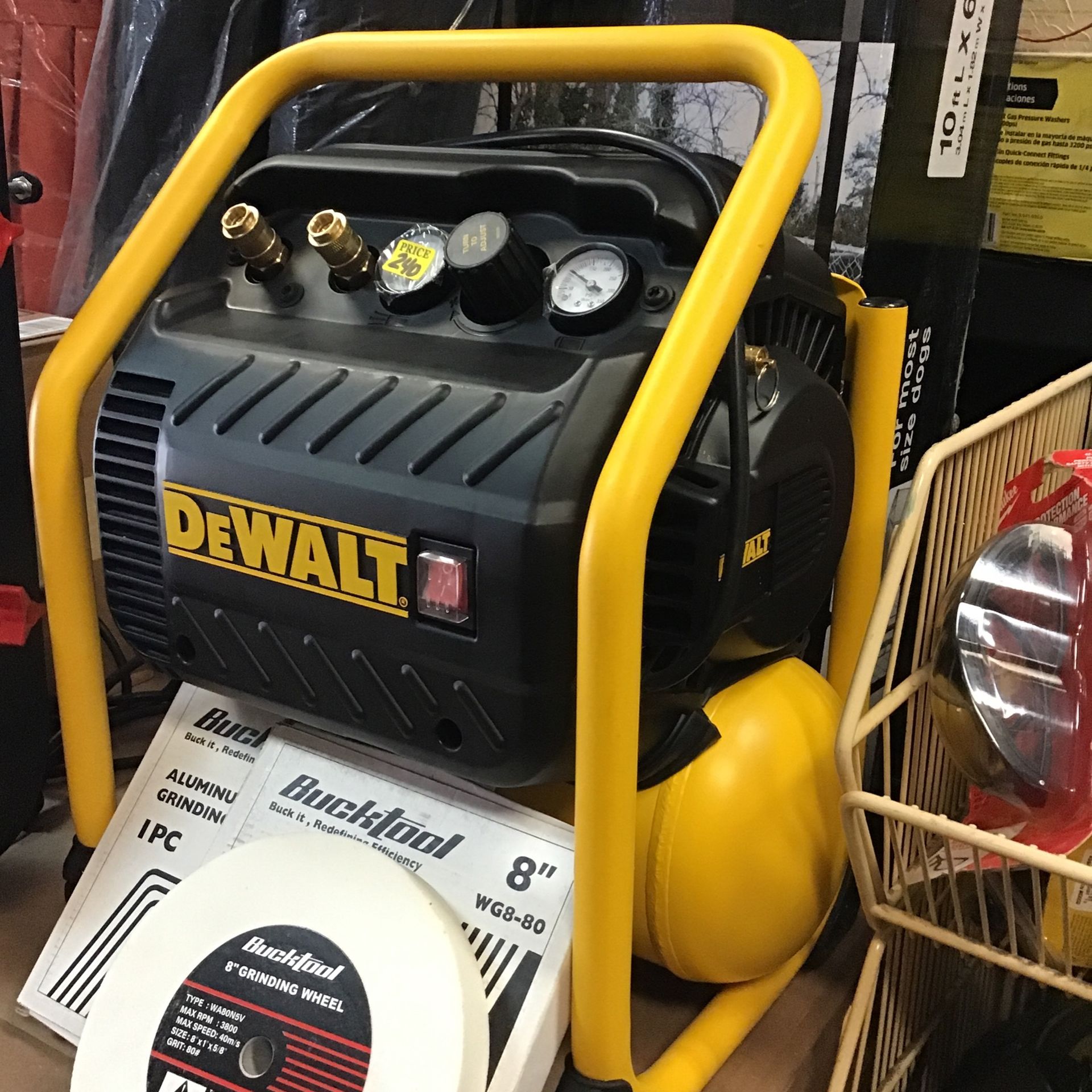 DeWalt 2.5 Gallon 200psi Super Quiet Heavy Duty Air Compressor for