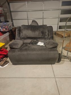 Electric love seat recliner and seperate recliner oversized chair