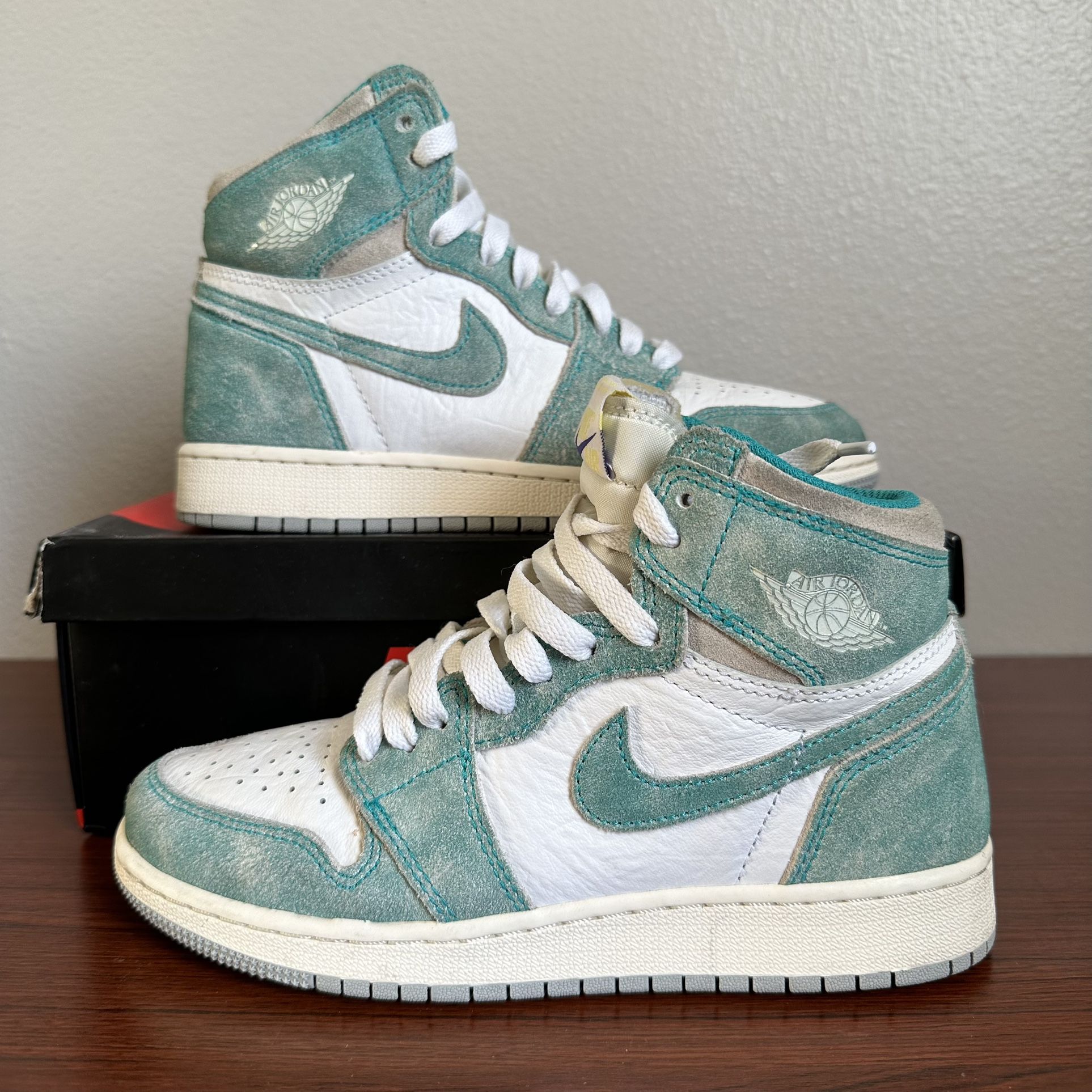 Nike Air Jordan 1 retro High Shoes Turbo Green White Size 3.5Y/womens 5