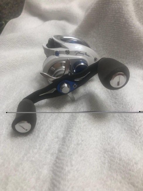 Bass Pro Shops Johnny Morris CarbonLite 2.0 Limited Editiom