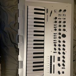 Korg Minilogue Polyphonic Analogue Synthesizer