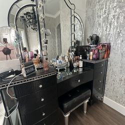 Hollywood swank vanity With Mirror (Black iguana)