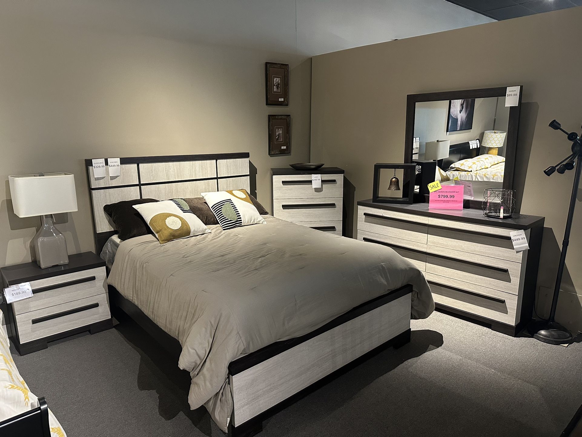 Two Tone Black/Beige Queen Bedroom Set 