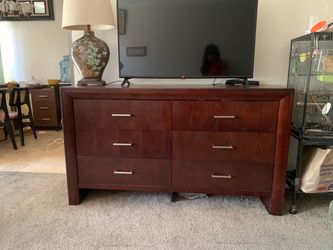 Mahogany Dresser w/ Jewerly drawer