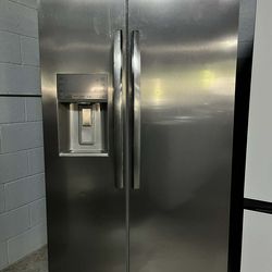 Frigidaire 25.6-cu ft Standard-Depth 36-in Wide Side-by-Side Refrigerator with Ice Maker ,Water