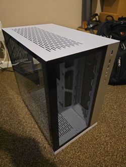 White lian li o11 dynamic der bauer edition case