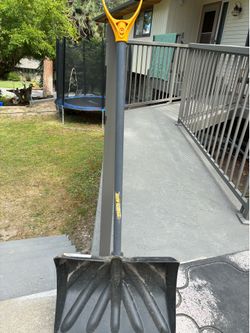 True Temper 18 in Snow Shovel