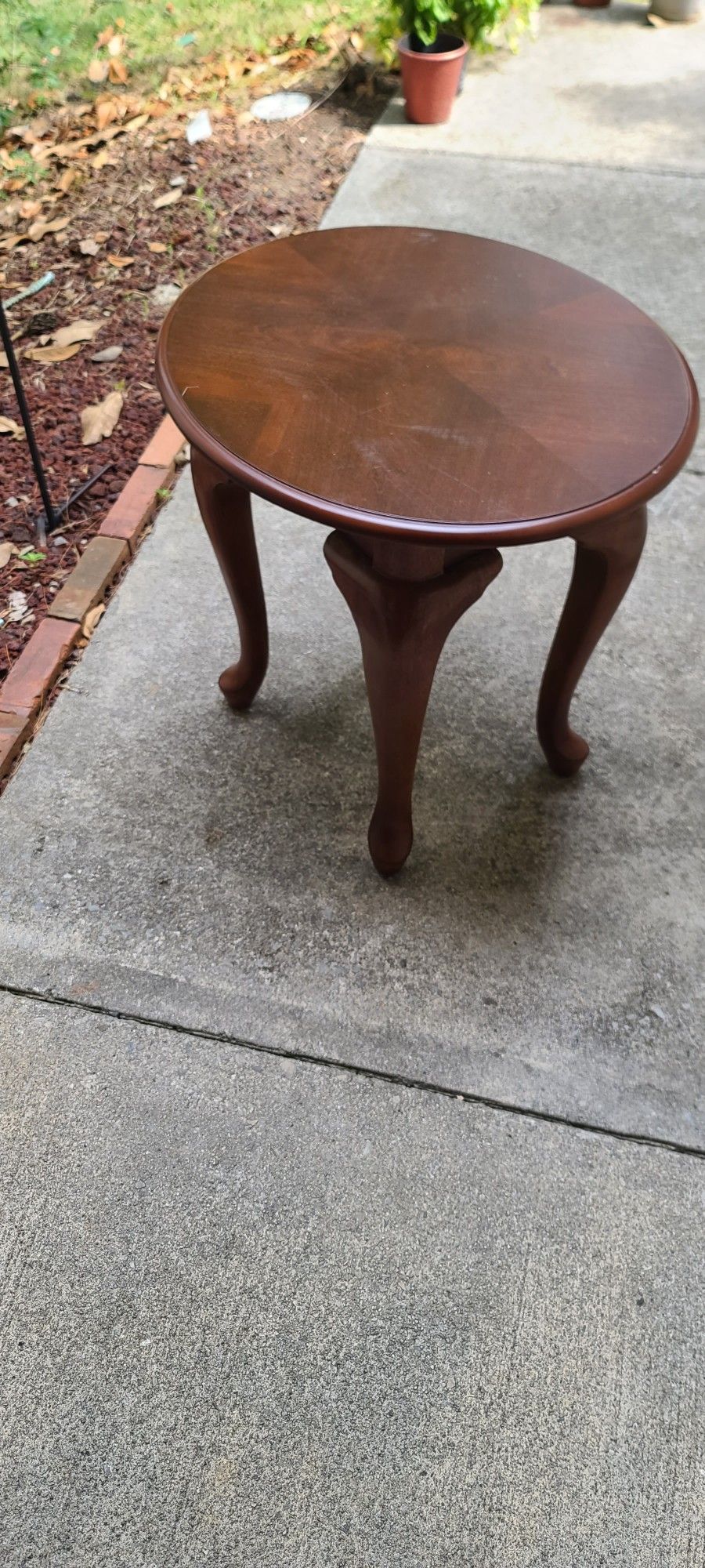 Queen Anne  End Table 