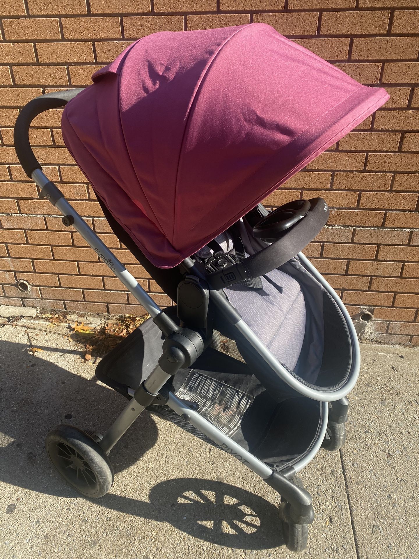 Even Flo Pivot Stroller