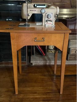 60’s Vintage White Sewing Machine and Table - great condition!
