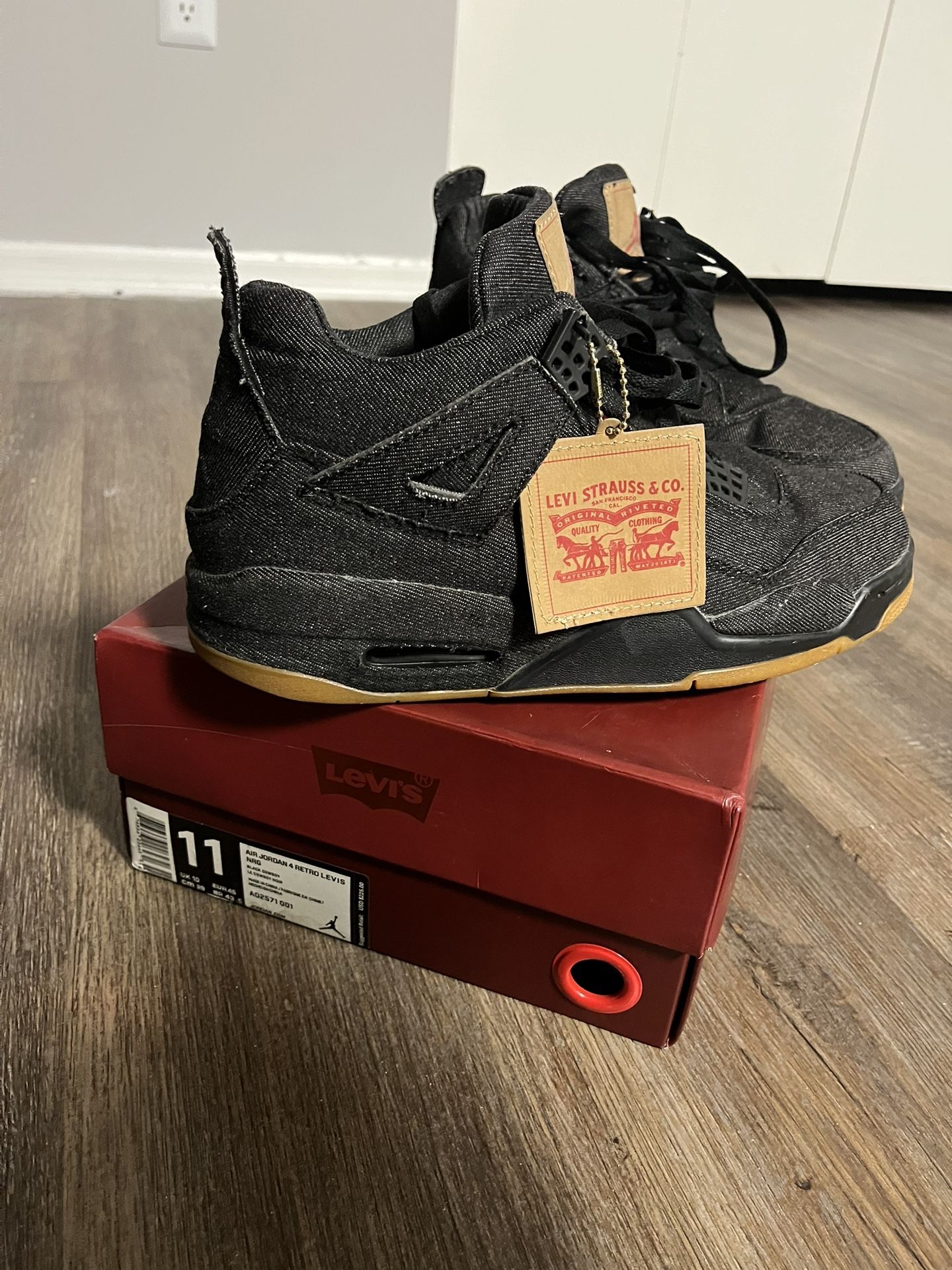 Air Jordan 4 Retro Levi’s NRG