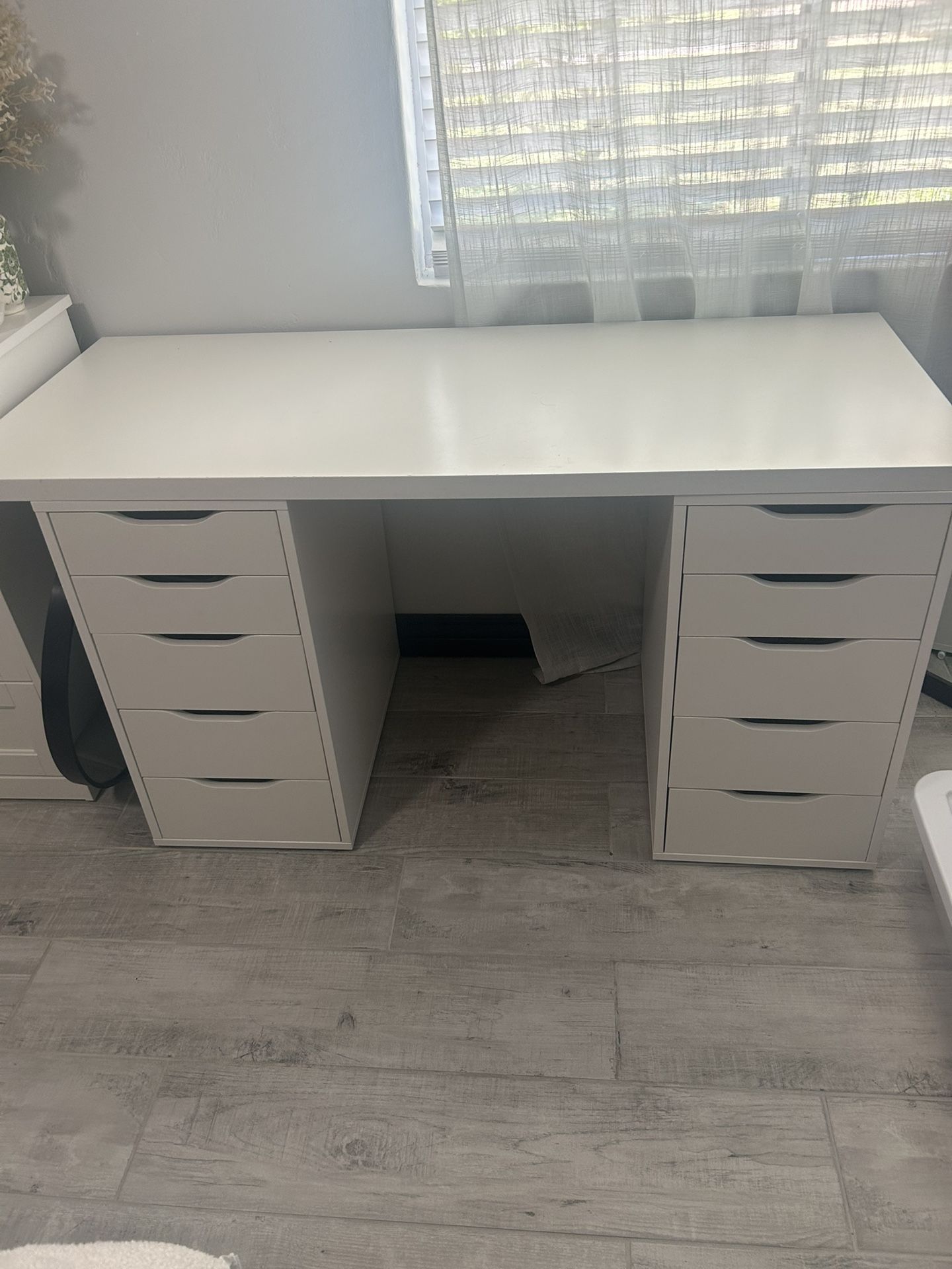 White Desk