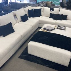 $3899 White 4pcs Sectional 🦢