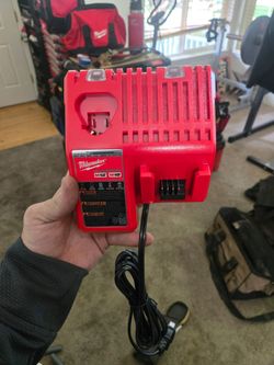 Milwaukee combo 12 and 18 volt charger