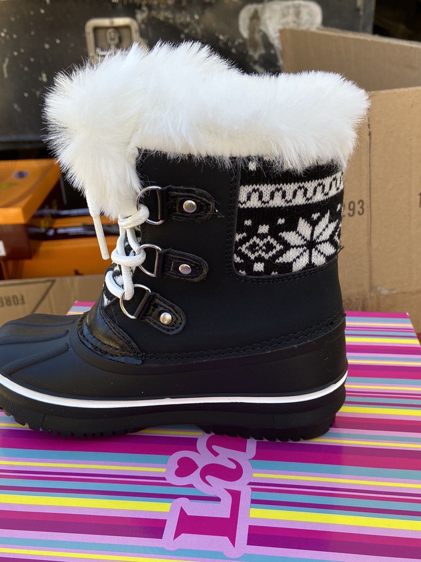 SNOW BOOTS 🌨☃️GIRLS 9-4 Sizes