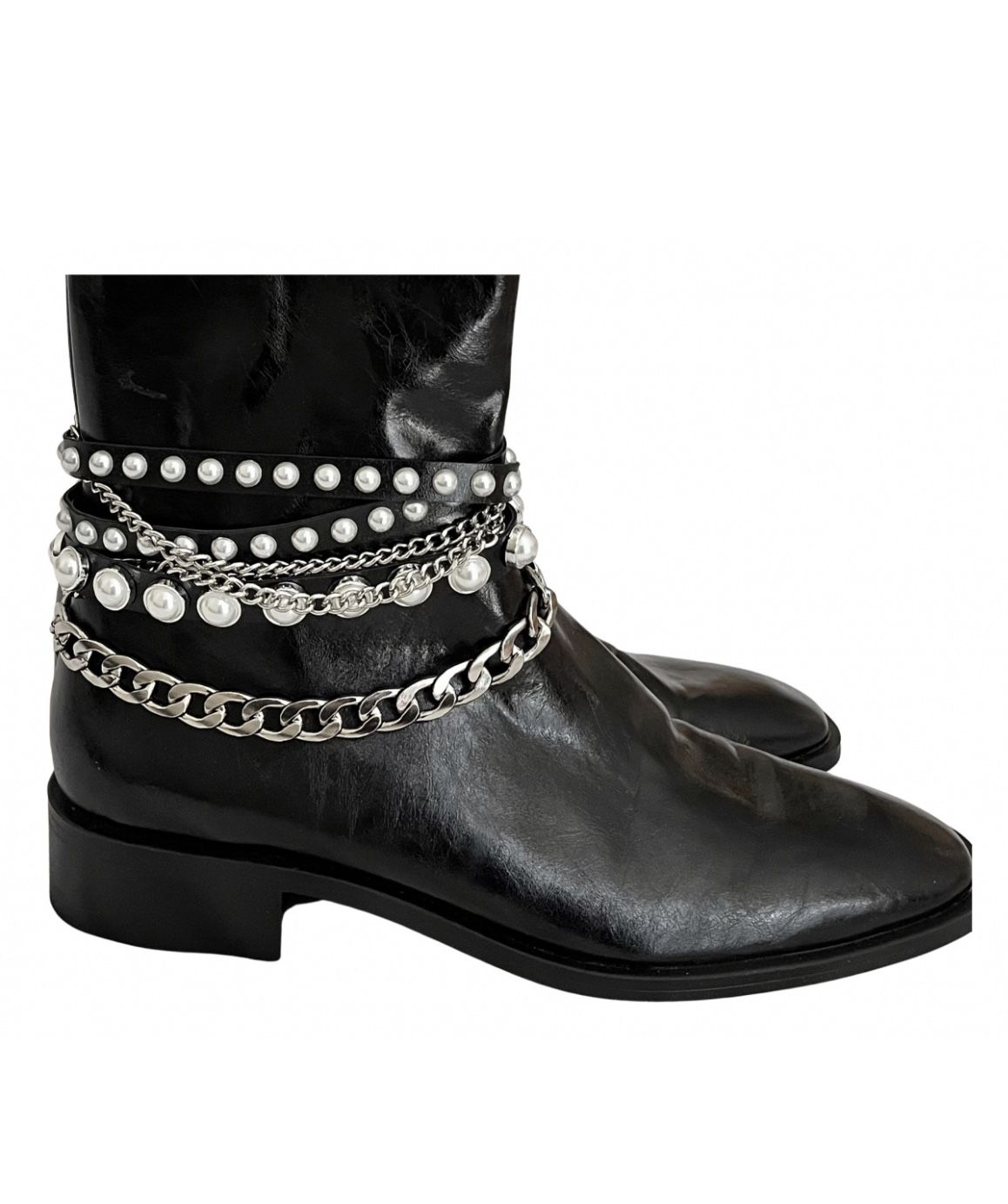 Boots with pearls and chains