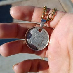 Necklace that Has A silver coin 