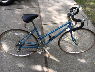 Fuji women's 26 inch blue 10 speed racer bicycle